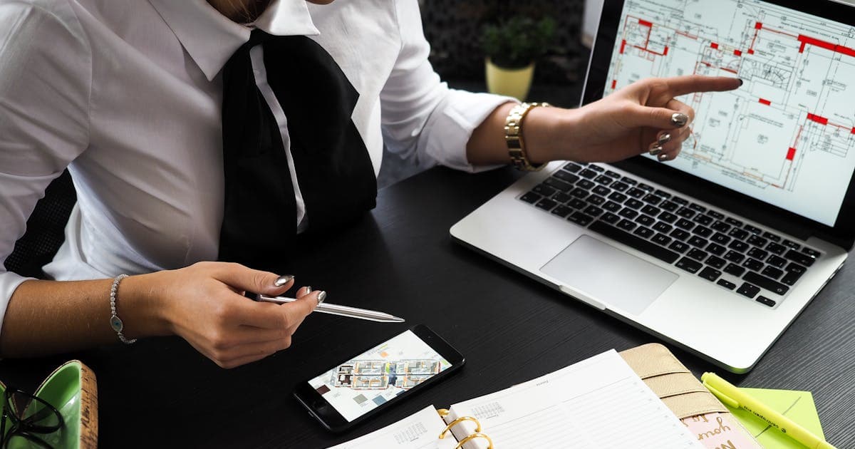 Contemporary Hollywood Residence in Sycamore District Showcases Architectural Innovation and Premium Amenities